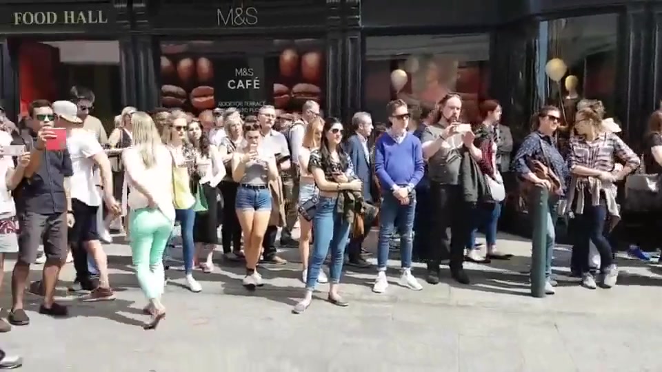 爱尔兰小妹妹Allie Sherlock街头演唱supermarket flower_哔哩哔哩_bilibili