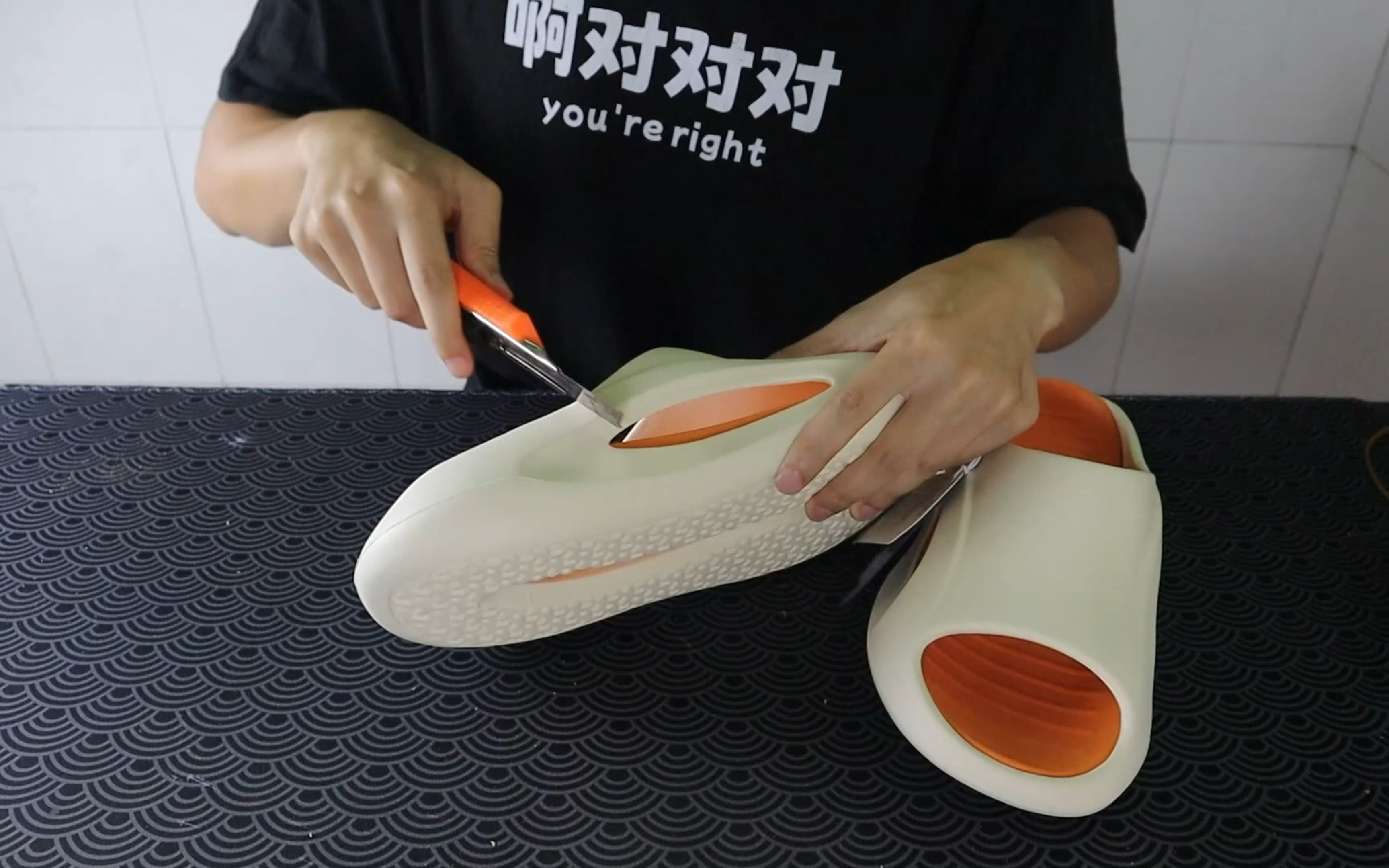 打假小杨哥推荐的拖鞋，据说防滑、减震，鸡蛋掉下来会碎吗？