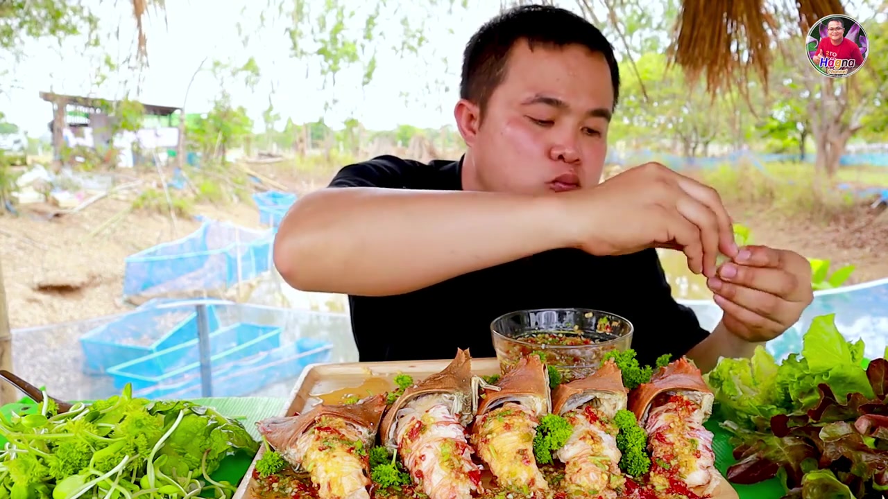 3.22更新 泰国吃播嗯哼哥|大口吃蟹绿化带
