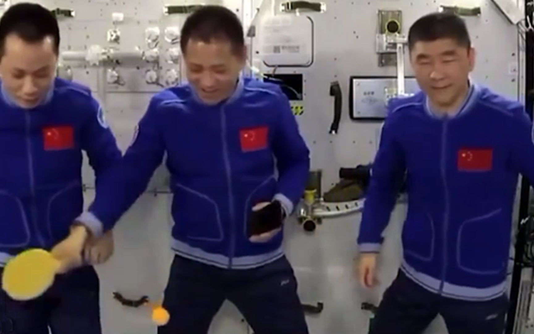 中国人在太空都要打乒乓球