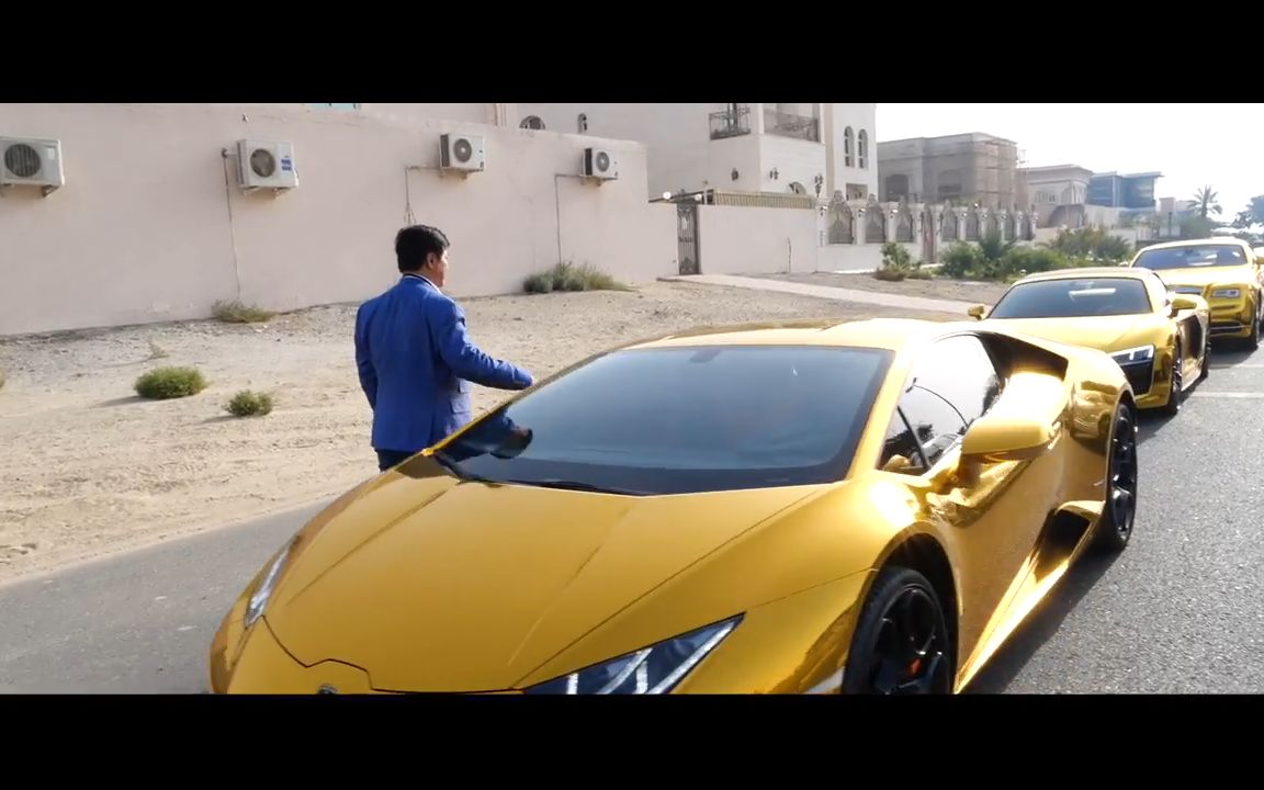 迪拜土豪借了7辆黄金车给成龙拍电影，没有再豪的了吧！