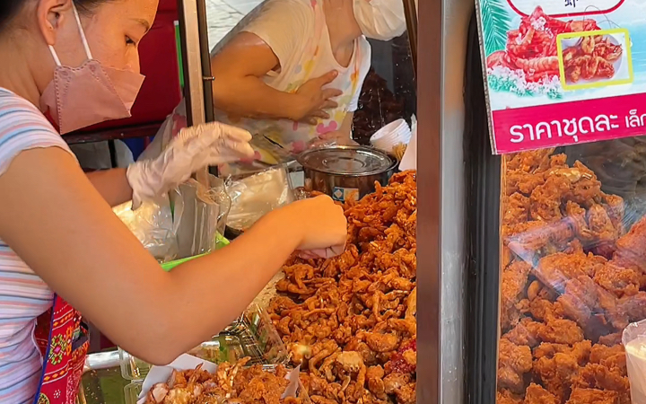 泰国美食：一天卖几百斤曼谷油炸小海鲜天花板酥脆鲜美一口就爱了