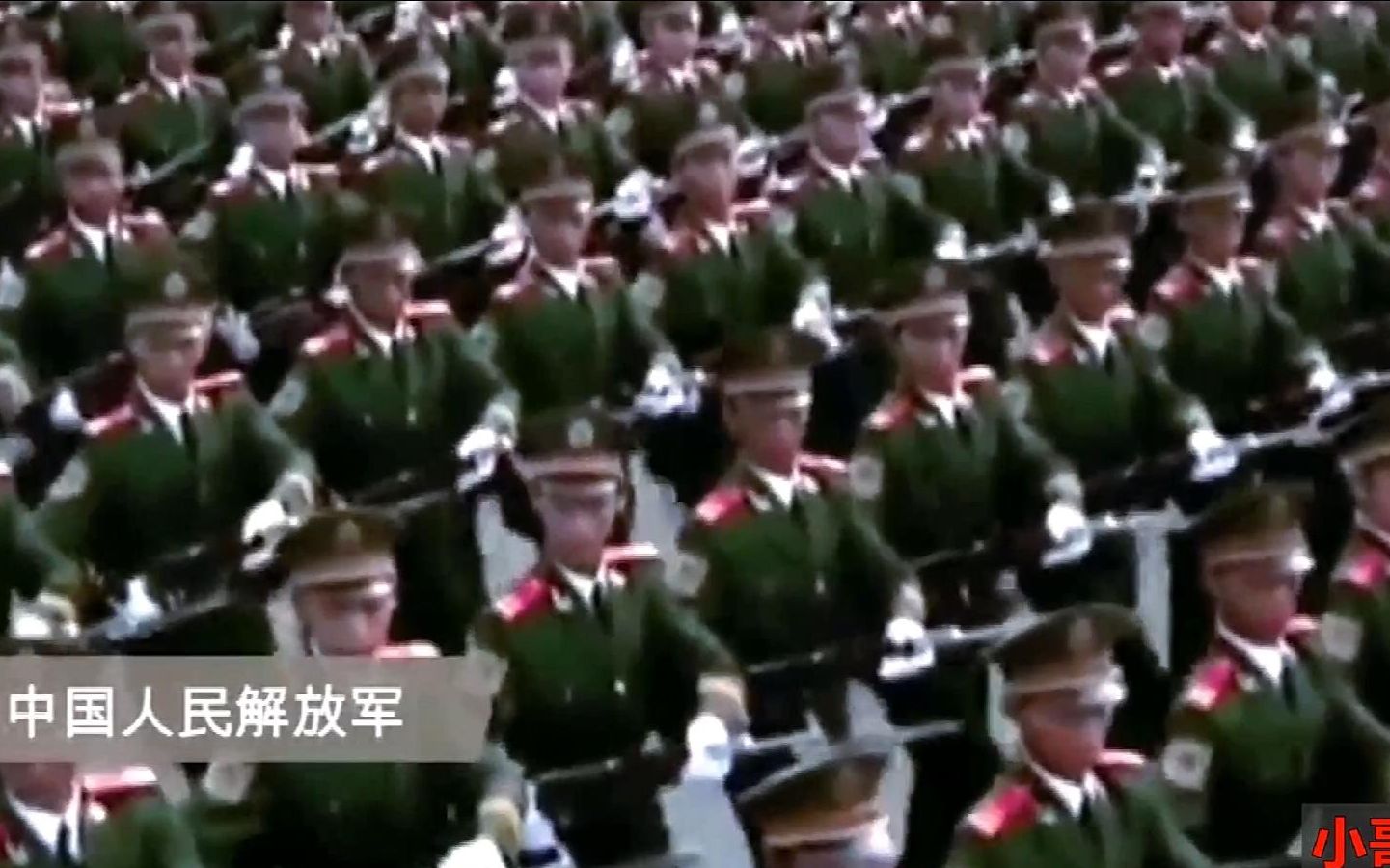 当看完中国阅兵后其他阅兵真看不下去解放军劈枪出场霸气十足