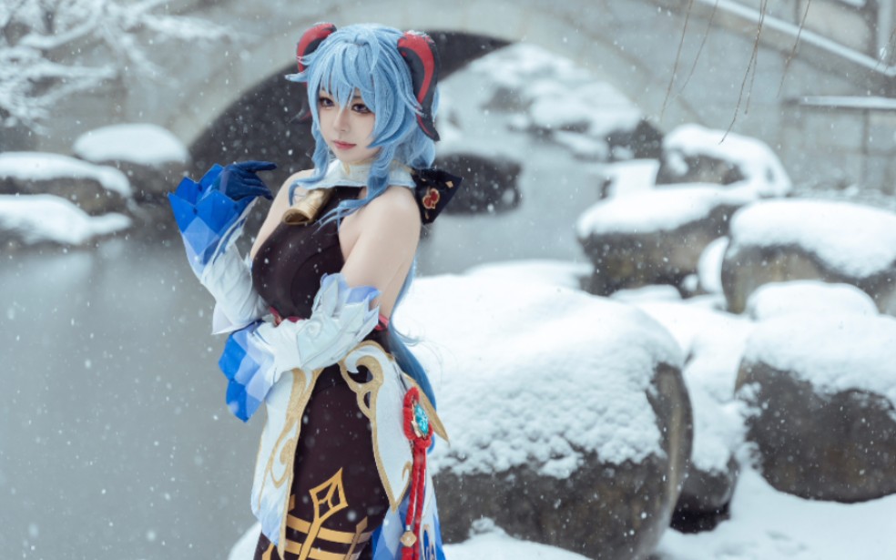 Wang Xiaomei invites you to enjoy the snow on a snowy day with one degree below zero.