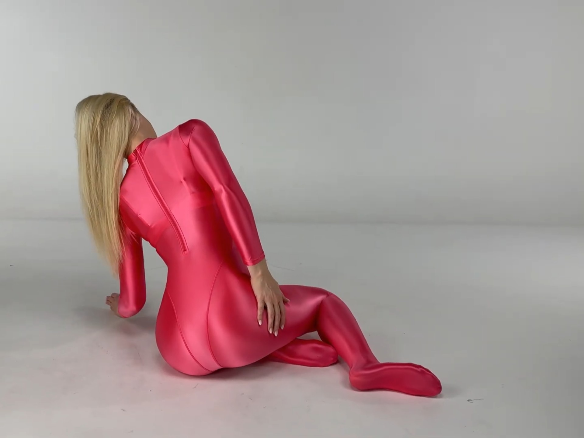 终于来了！全新改良的LEOHEX紧身连衣裤重新定义了第二层皮肤的舒适感！