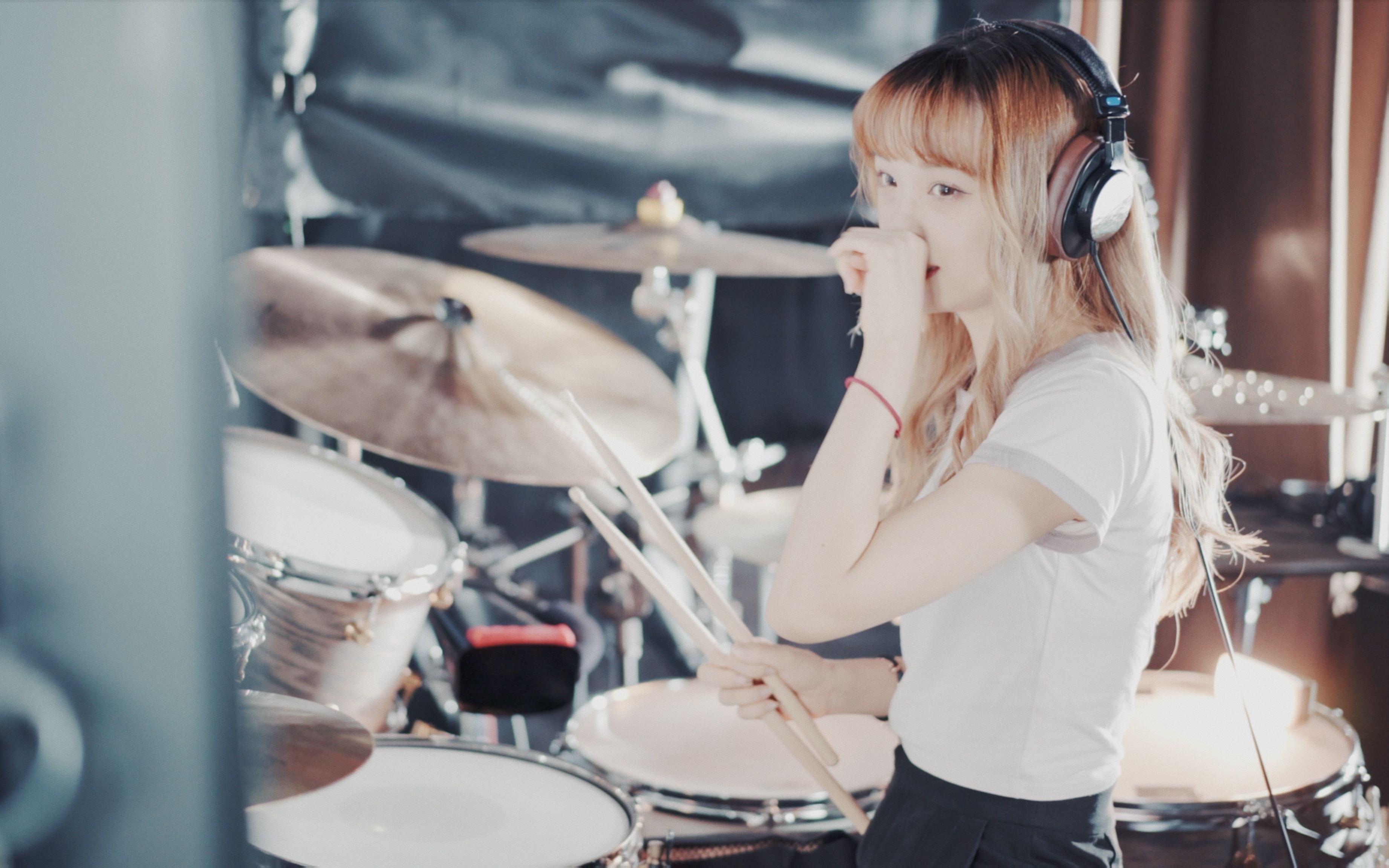 韩国女子乐队Bebop美女鼓手 雅妍 架子鼓街头表演街拍合辑-音乐视频-搜狐视频
