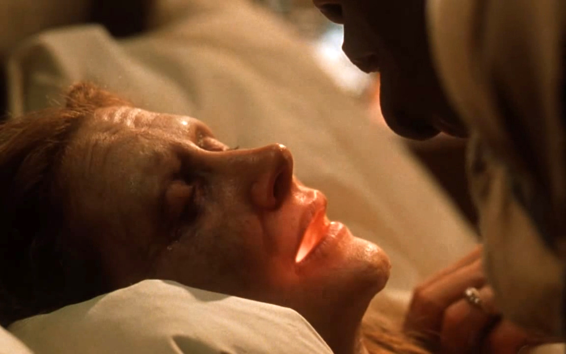 【越哥】男子拥有神奇能力，可以用嘴给人治病，事后吐出一堆黑色虫子！