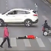 老人晕倒在马路中央，路过很多人，却无人敢扶，是因为彭宇案吗