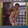 洗个澡回来，宿舍进来俩妹妹