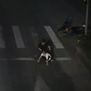 为求刺激，男子抢劫时抚摸18岁少女胸部 监控拍下令人愤慨一幕