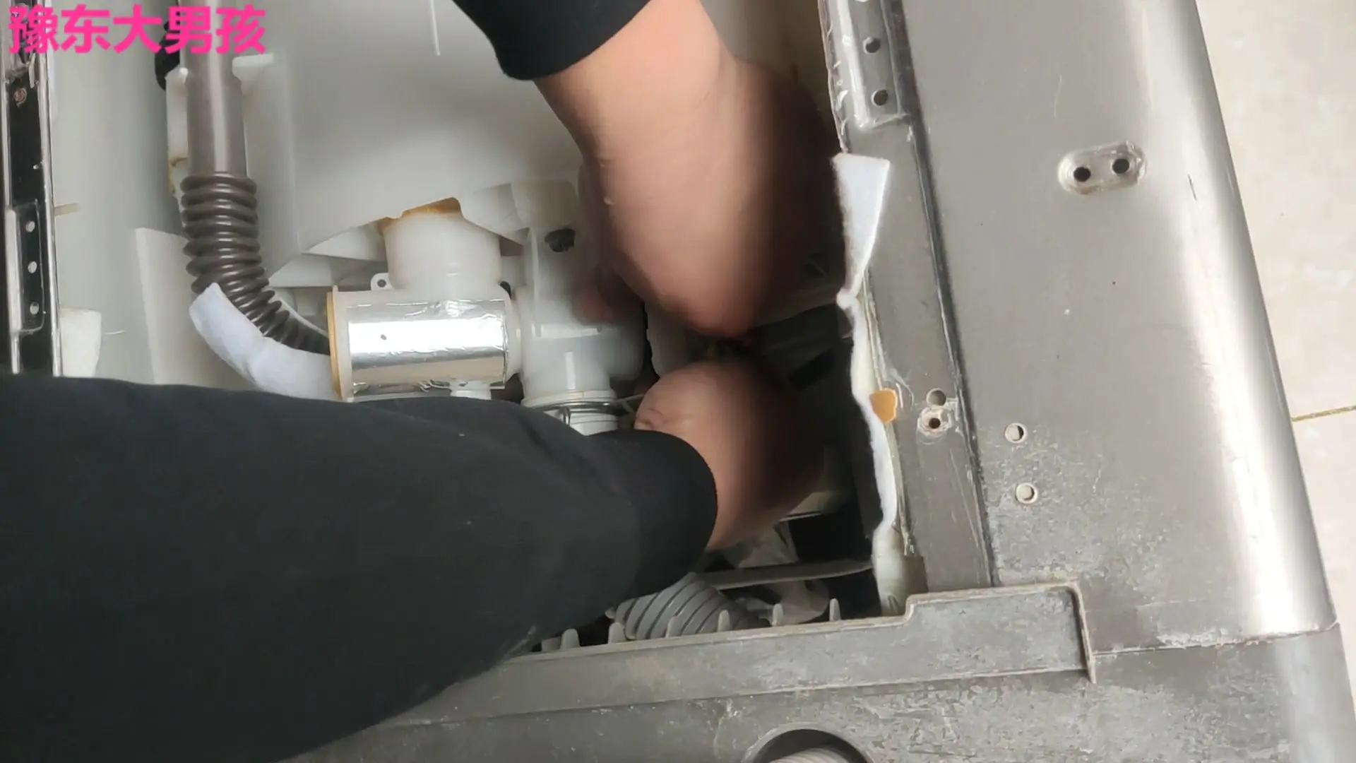 洗衣机不排水和不存水故障，小伙这样讲够详细吧