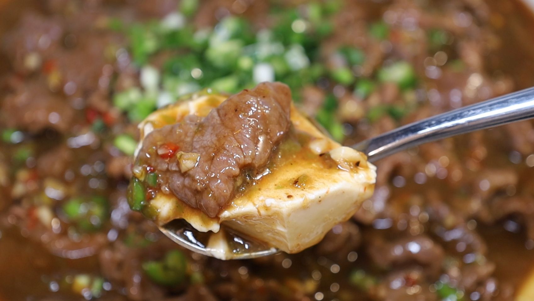 当你想吃“烧椒豆花牛肉”就把这部视频翻出来