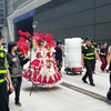 究竟是什么造型让主办请了一群保安
