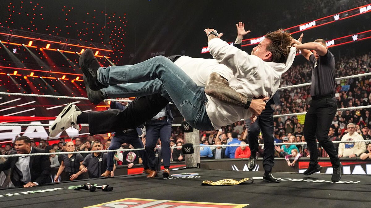 【WWE RAW 3/24】罗曼怒击朋克！大布扛起巨兽！赛斯被逮捕！
