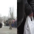 俄军向乌克兰民众运送30吨人道主义物资，居民带着婴儿现场领取