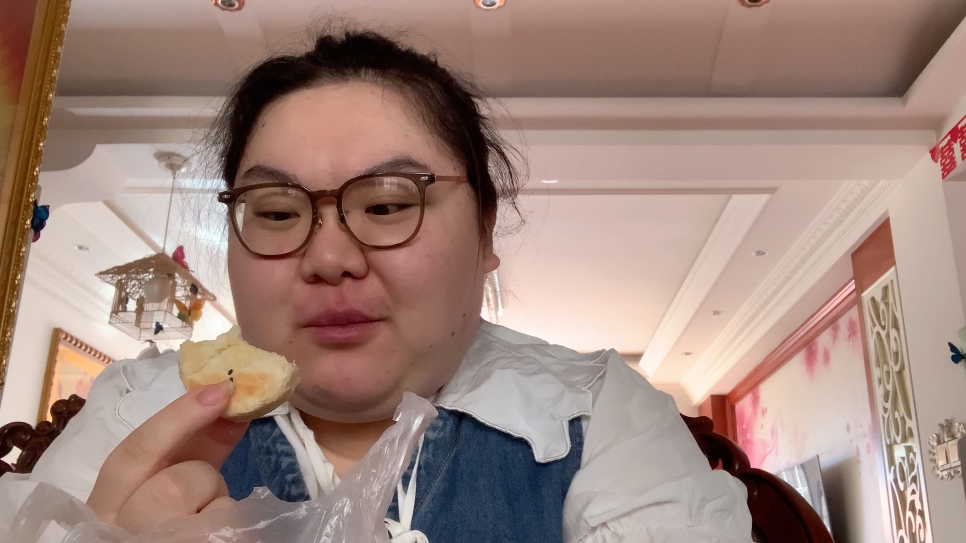 帕帕板栗饼到啦！感觉味道一般 （日更水视频）-268斤的香香-268斤的香香-哔哩哔哩视频