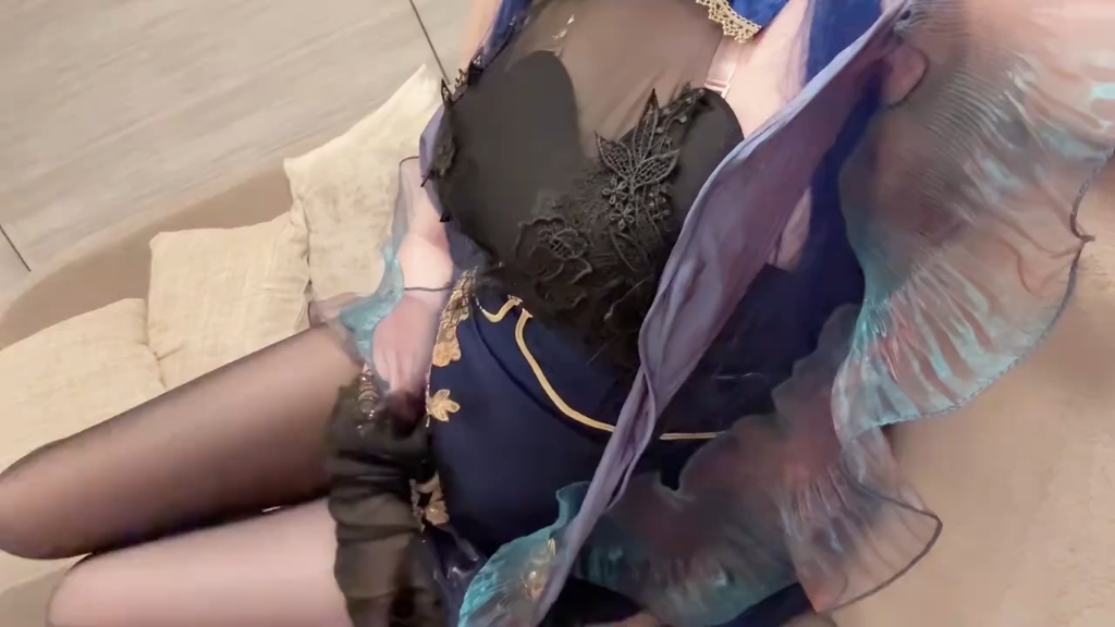 Commander, where are you looking?