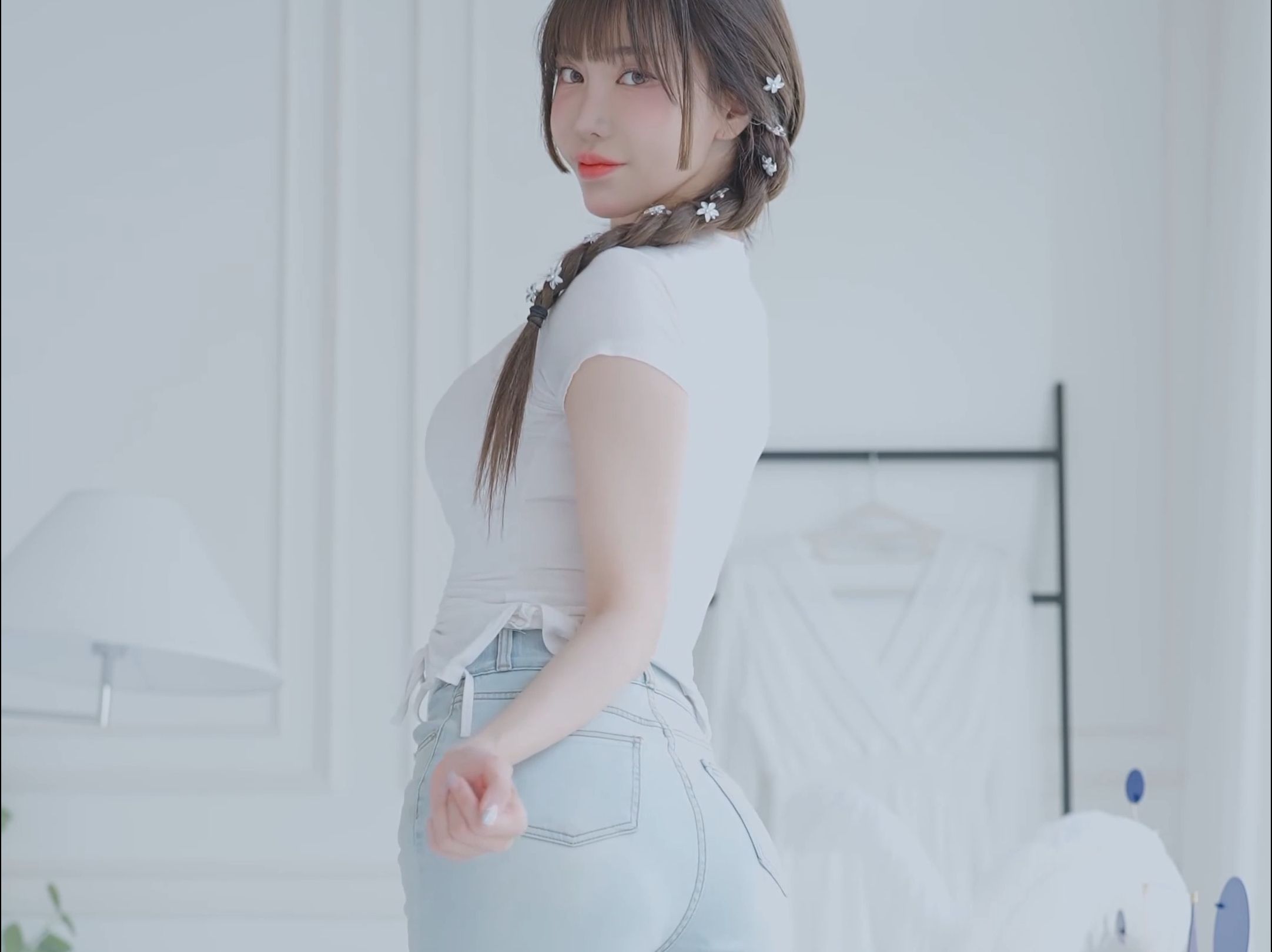 Miss KYUL's vibrant white t-shirt and jeans outfit