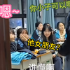 今晚她们宿舍聊定你了！姐姐假扮高中生给弟弟送情书