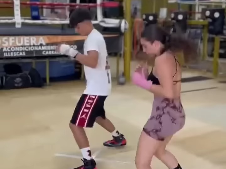 拳击灵活步法训练