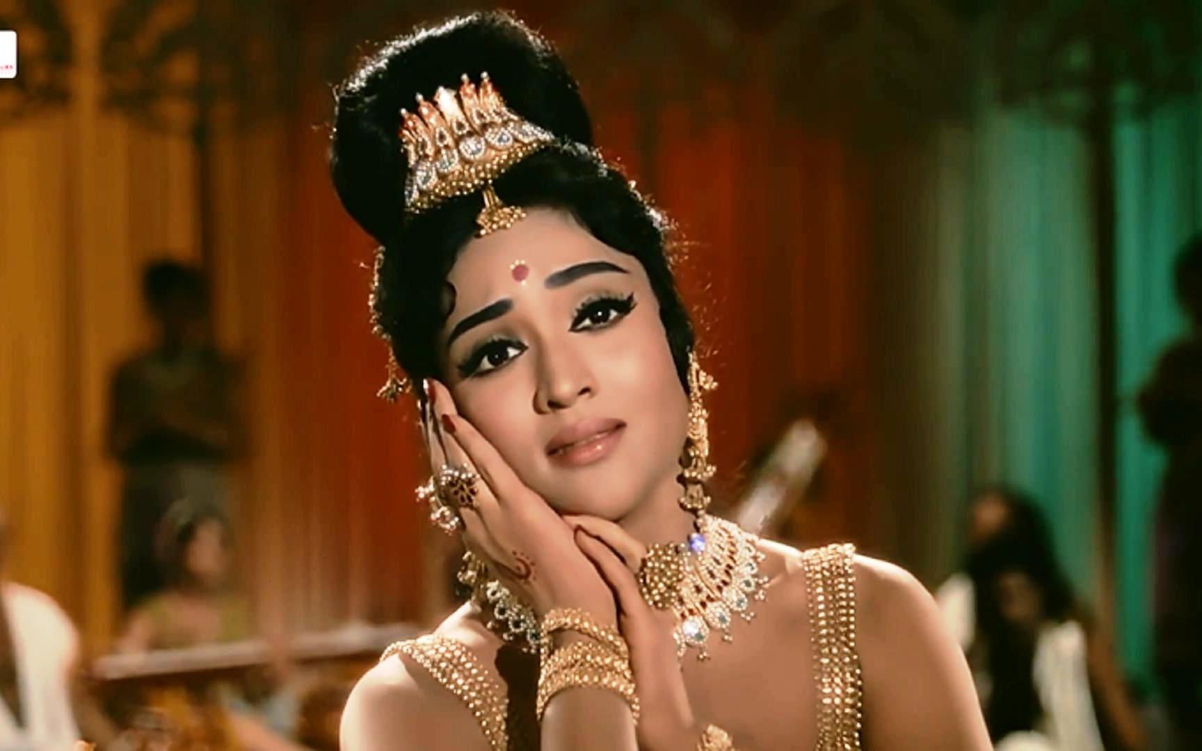【中字】印度古典舞大师Vyjayanthimala最经典歌舞 (超清1080P) - Amrapali