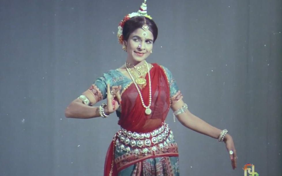 优美如敦煌壁画 - 印度国宝级古典舞大师Sanjukta Panigrahi的奥迪西舞
