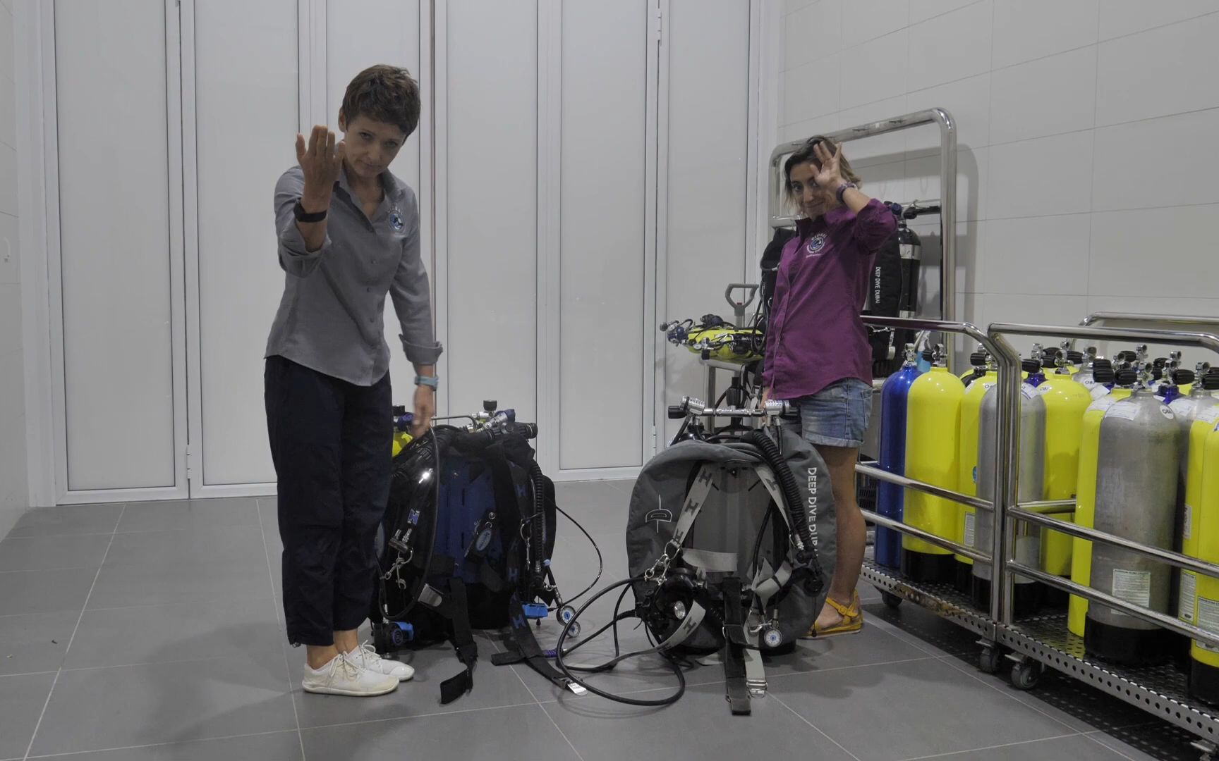 潜水经验分享-如何不通过他人协助，独立背负双瓶系统（GUE）