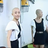 气质美女这头刮的真亮