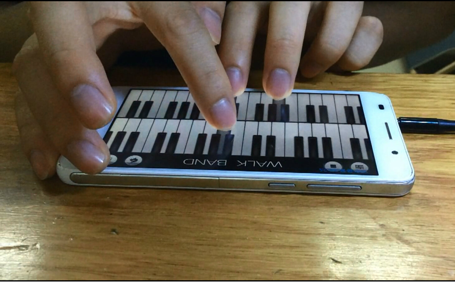 Leshphon 手机钢琴版视频在线观看