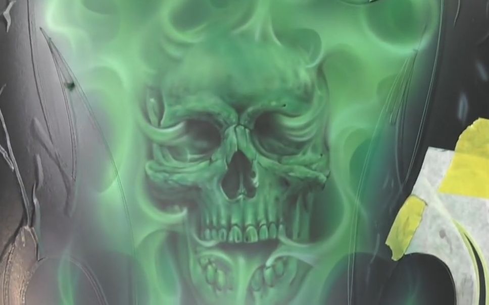 [Airbrush Asylum] How to Airbrush a Skull with Green Real Fire_哔哩哔哩