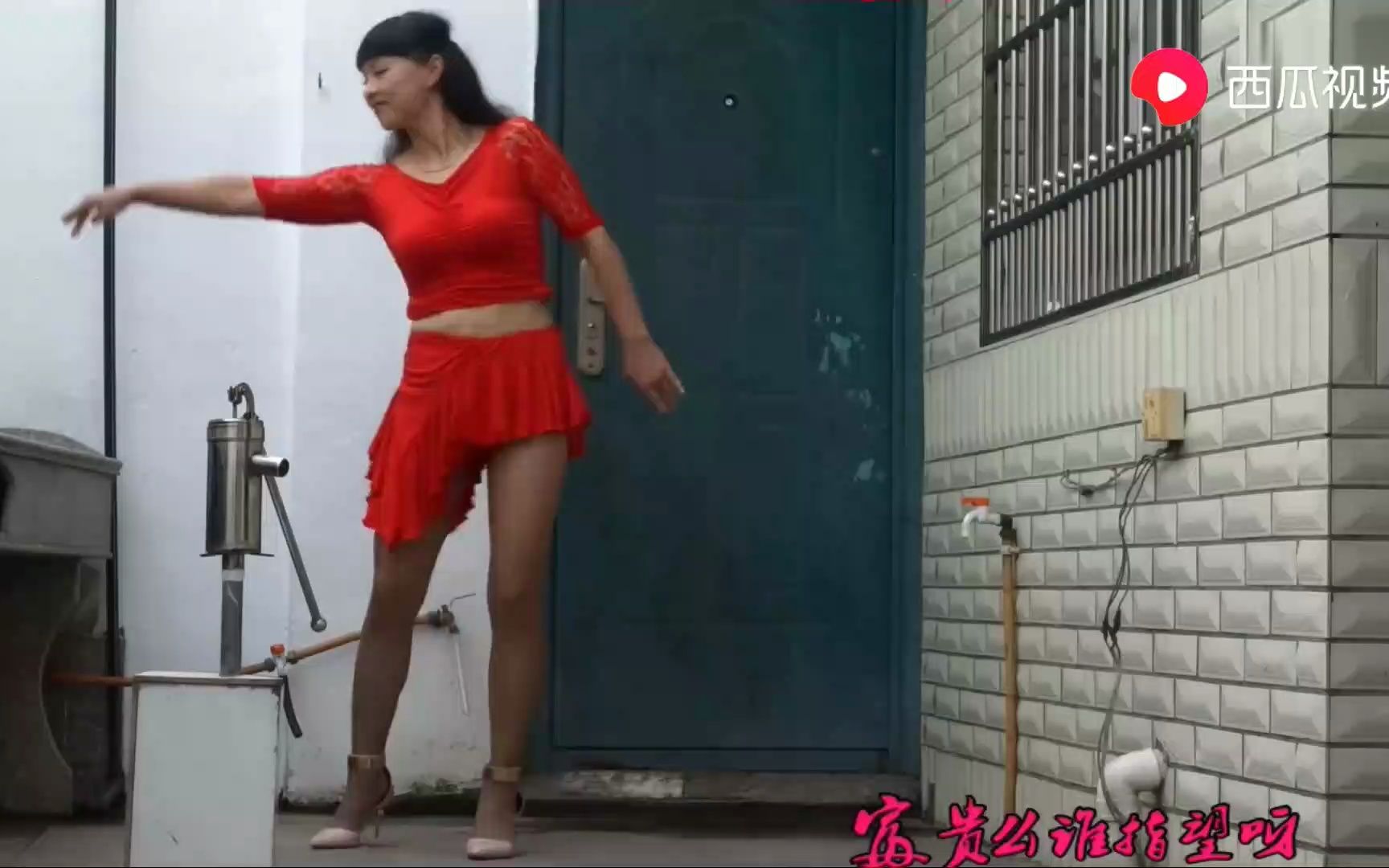 玲子性感广场舞