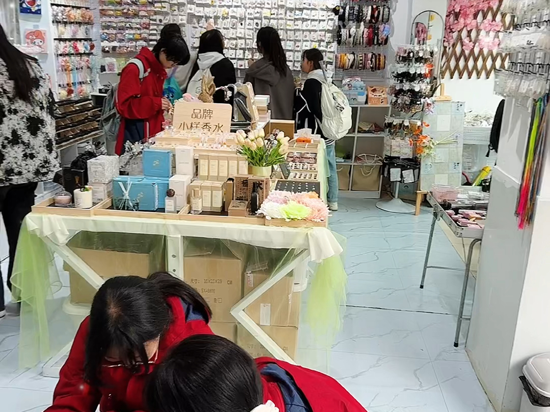 今天太忙了，敷衍一下#创业vlog #守店日常 #饰品创业