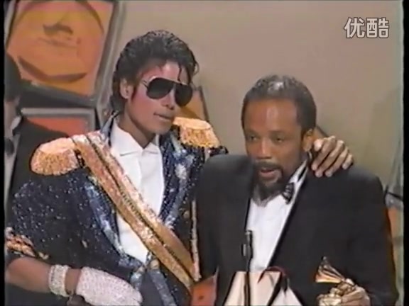 1984年迈克尔杰克逊横扫格莱美8项大奖实况（男嘉宾上台亲吻MJ的手）