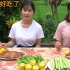 越南姑娘小粉小竹吃饭，她们请我吃世界最辣金针菇，一直吃一直爽