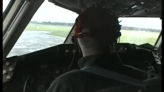1998年F1冠军尼基劳达驾驶B767都柏林起飞至奥地利因斯布鲁克触地复飞 驾驶舱视角
