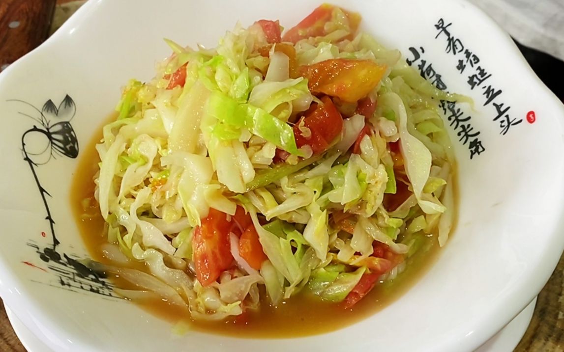 家常菜西红柿炒甘蓝少放两种调料中午带饭也能好看又好吃