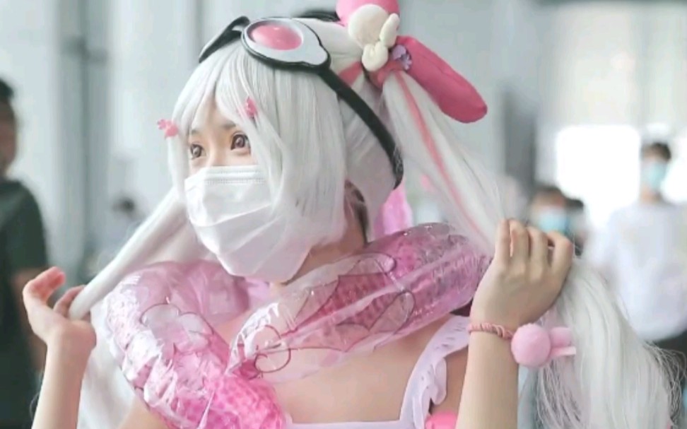 Comic-Con Swimsuit Happy Valentine's Day