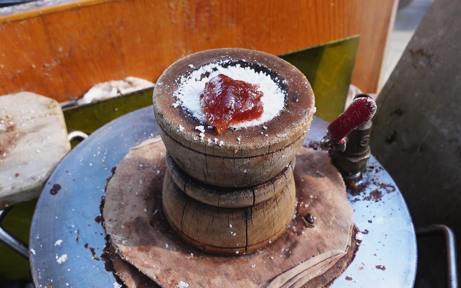 天津大爷做传统小吃20年，一口高压锅忙个不停，现在已经很罕见了