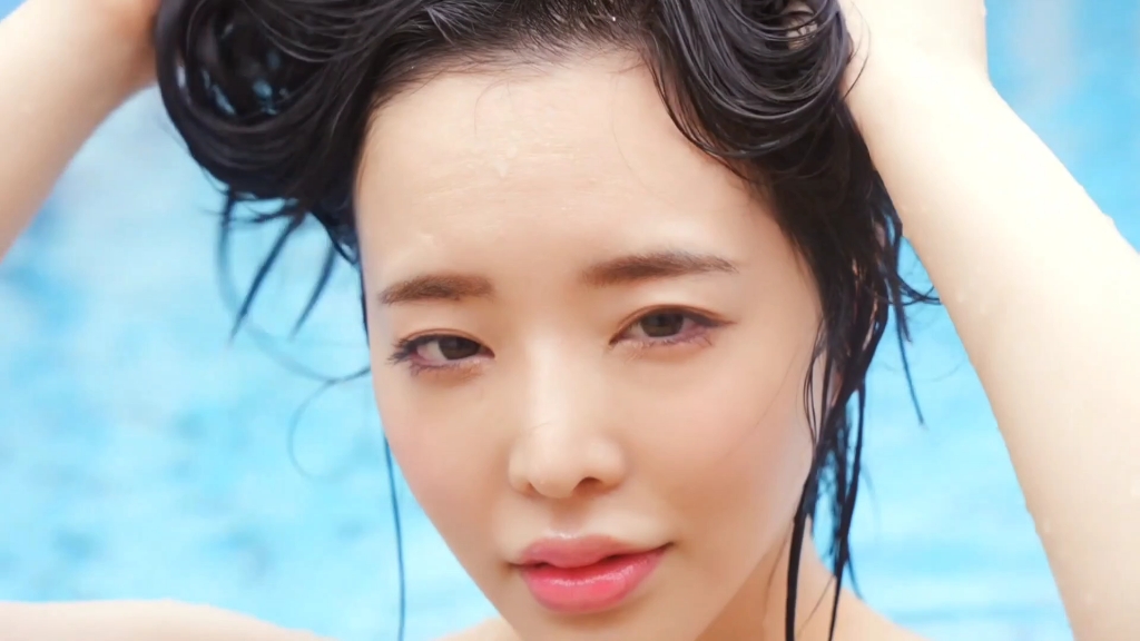 Wet hair.