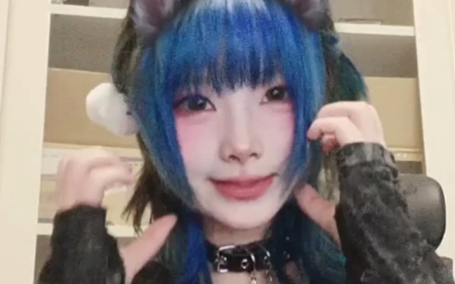 Complementary hair color!