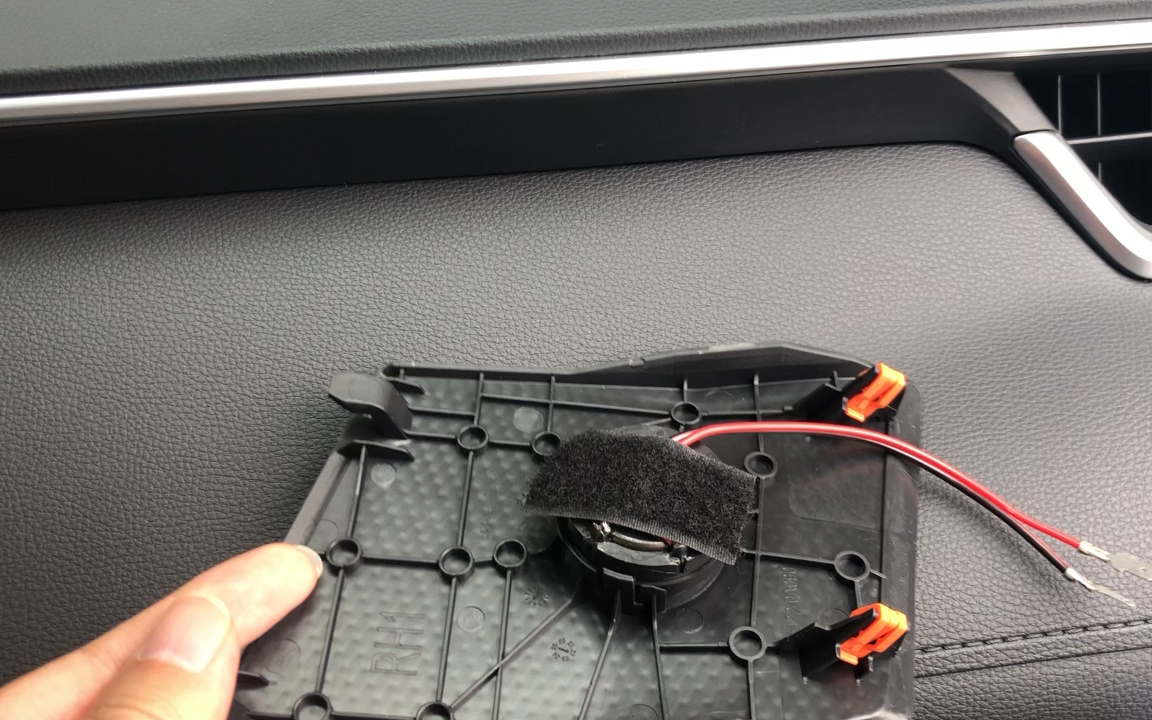 丰田锋兰达，加装升级两个JBL高音喇叭