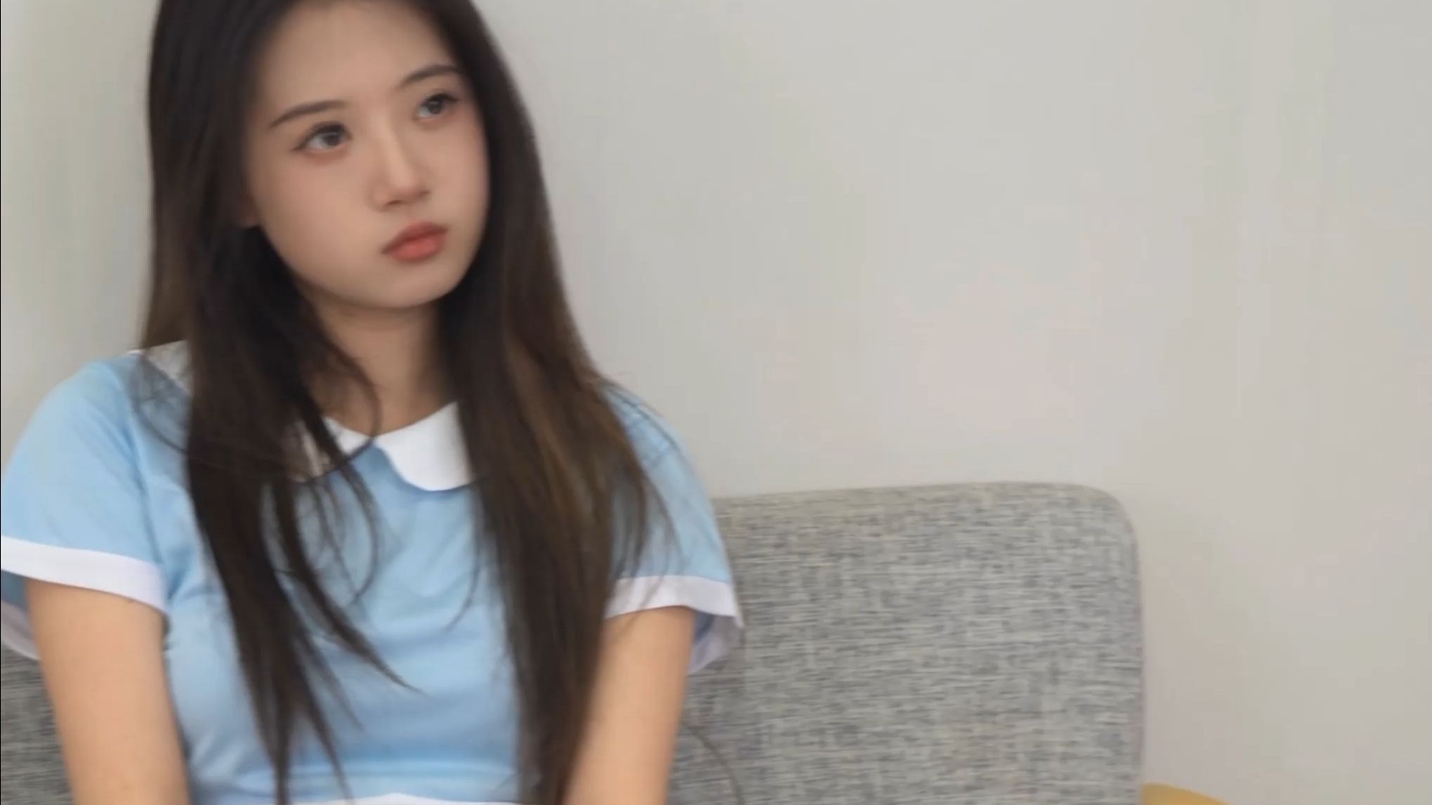 校花级女大，0D超薄丝，好利来制服。4K校花摄影