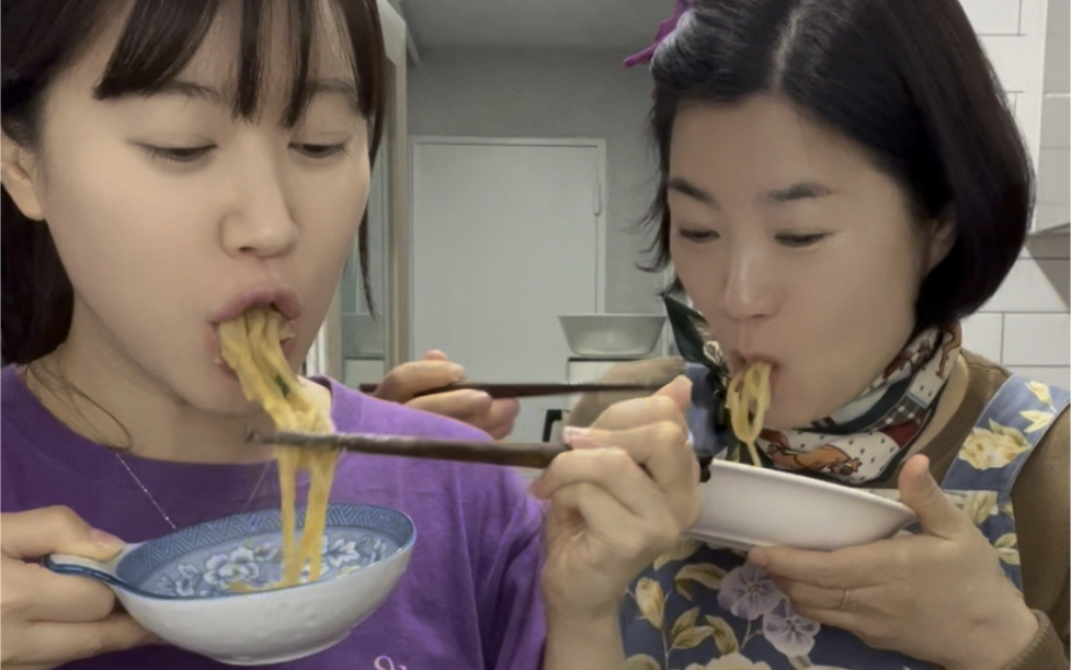 韩国人第一次给妈妈做做土豆泥拌面！！