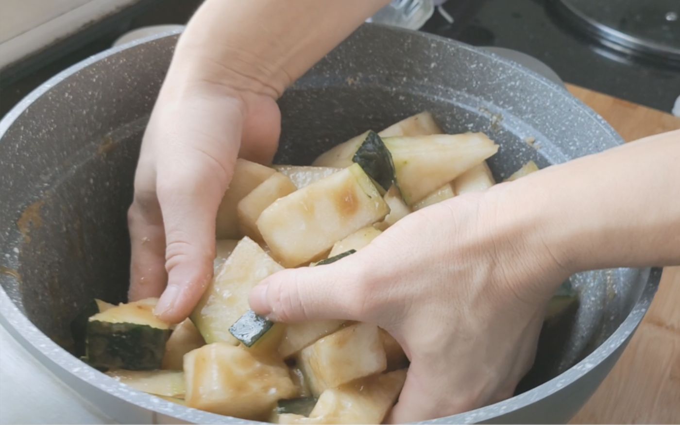 3斤冬瓜1把桂圆，不炖肉不煲汤，夏季做一锅孩子抢着喝，清热消暑