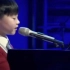 11岁小男孩现惊人音乐天赋，自弹自唱《贝加尔湖畔》美哭全场!