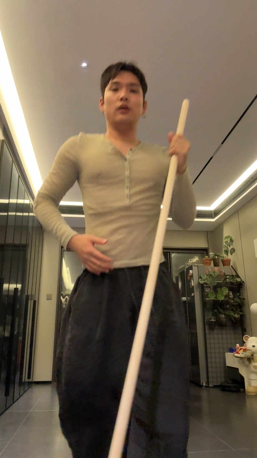 学会了 乌龙棍太牛了！缓解背痛很牛！一下就挺起来 不含胸了，感觉我都出一字肩了😂