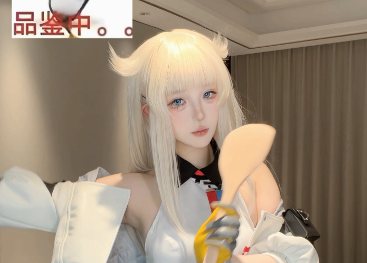 小鹈鹕认真品鉴中…