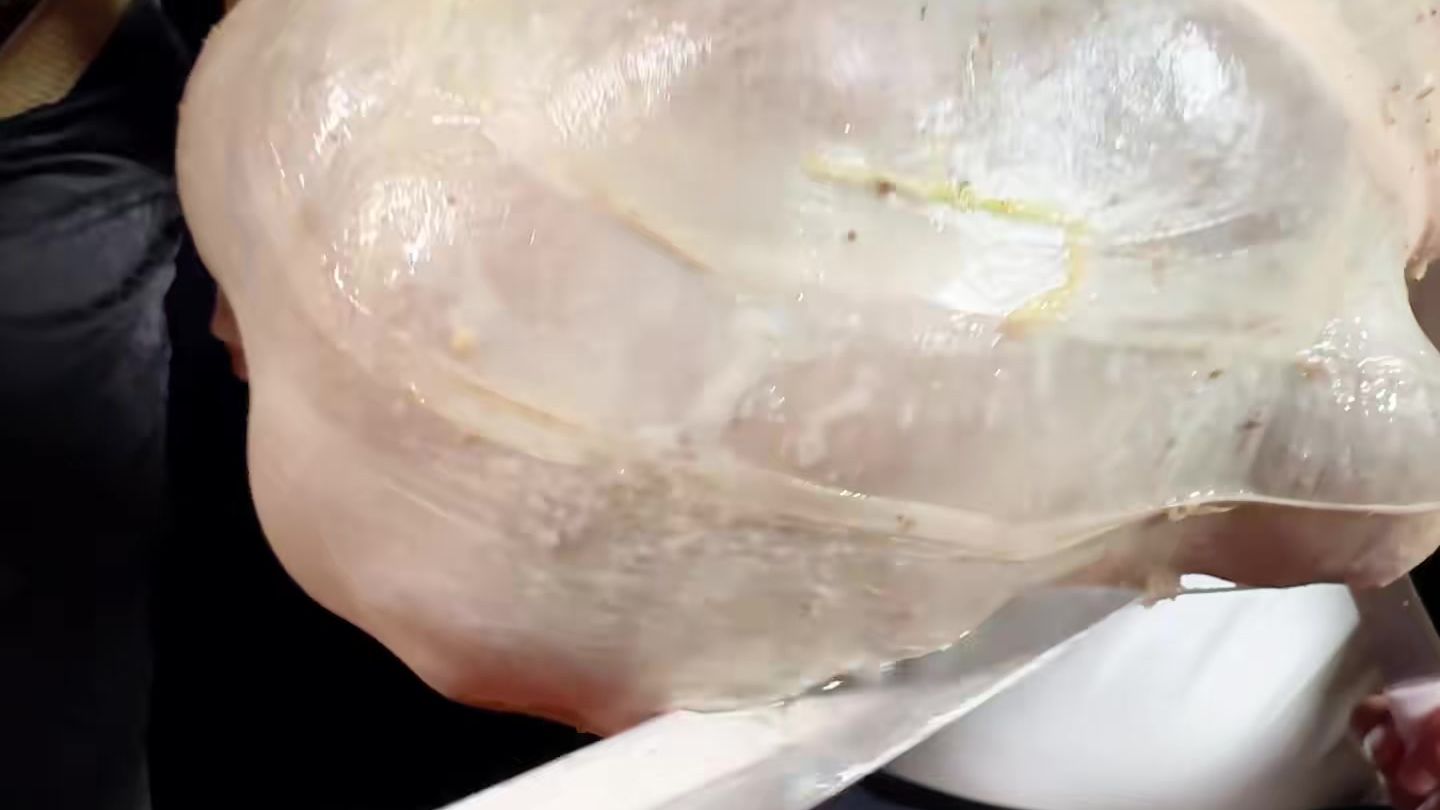 被东北大哥质疑的一天,最后真的是40斤牛奶出一斤黄油,请东北大哥吃草原上的汉堡包