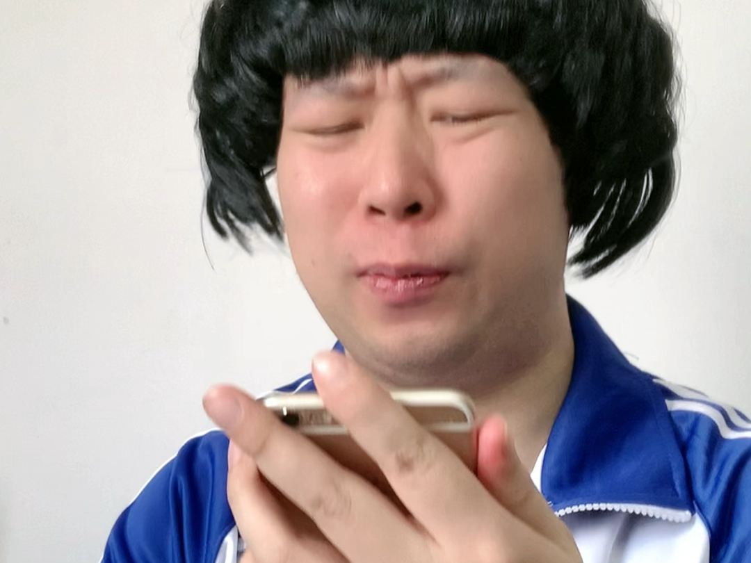 电话一响，都神经反射了，但就是嘴硬。