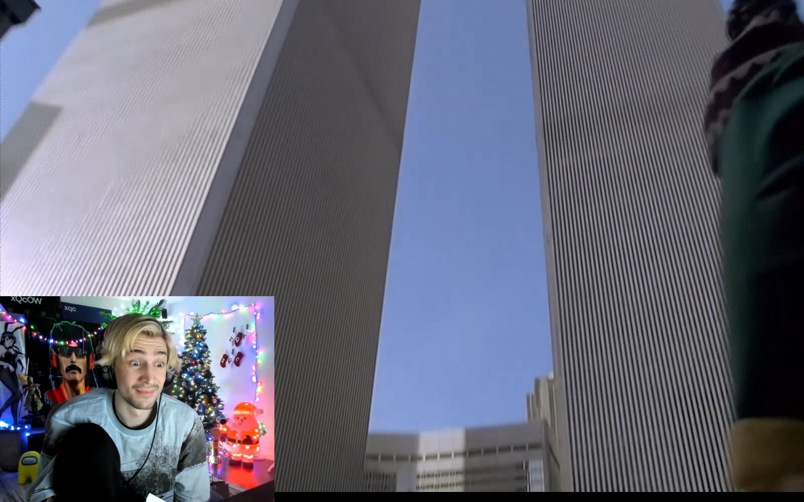 xQc强绷笑意看到《小鬼当家2》当年的双子塔